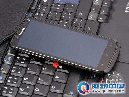 1.5GHz双核5英寸屏 酷派8950上市开卖 