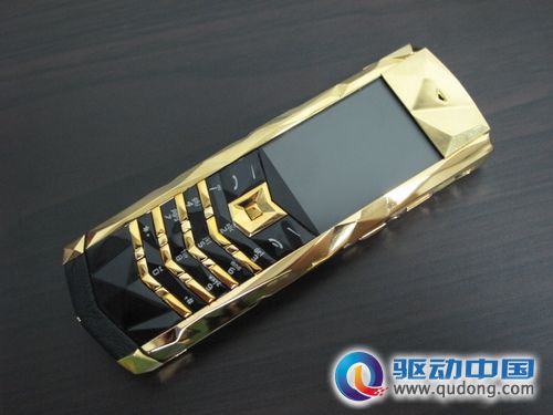图2 vertu Boucheron105宝诗龙24K金砖