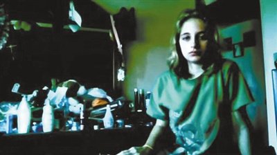 美国17岁少女妮科尔·德利恩是睡美人综合征患者。这种病听起来很美,发作时令妮科尔痛苦不已,一天睡眠近20小时,最多持续64天,因此错过生活中诸多美好时光。