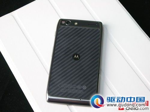 3300mAh高容量电池 RAZR MAXX即将上市 
