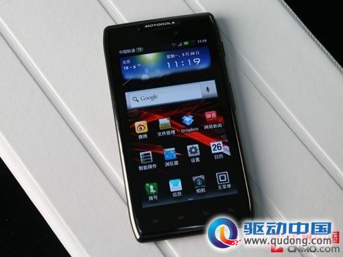 3300mAh高容量电池 RAZR MAXX即将上市 