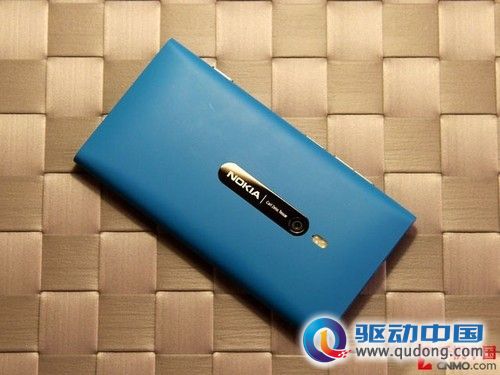 诺基亚Lumia 800破2800 时尚精致WP7机 