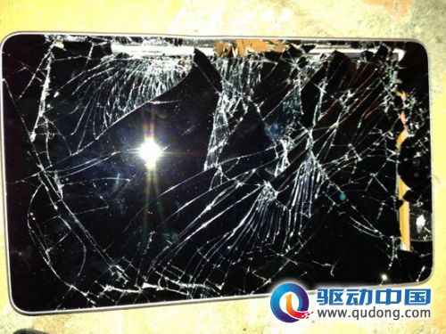 Nexus 7二十米高空跌落测试 粉身碎骨在所难免