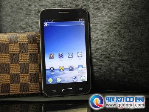 5英寸屏1GHz双核 大可乐手机仅售999元