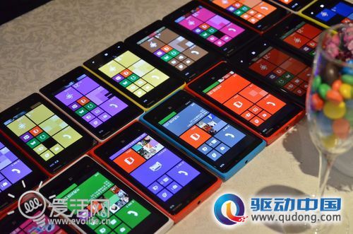Lumia 920、Lumia 820