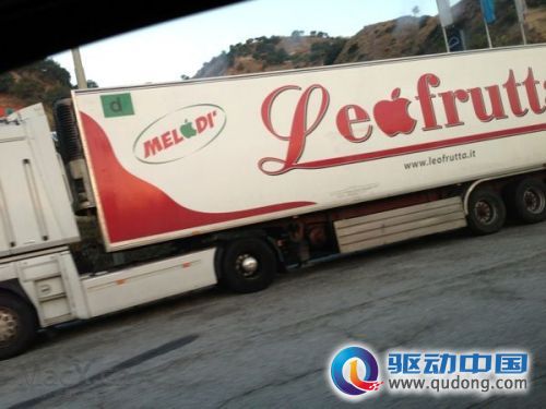 mela_mela_camion_600.jpeg