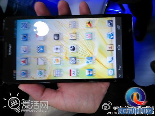 姚明专用 余承东携华为6.1英寸Ascend Mate真机现身
