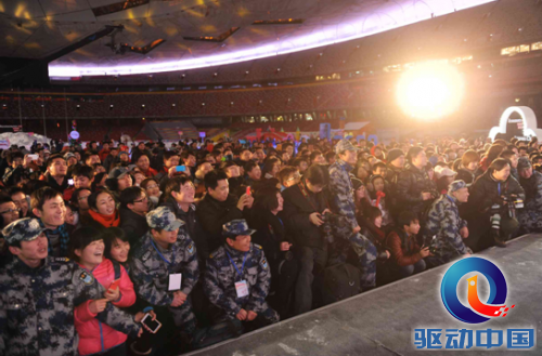 何炅鸟巢携手乐粉上演疯狂趴