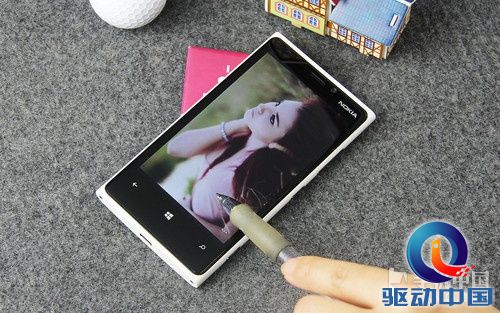 最具创新力 诺基亚920超敏感触控测试
