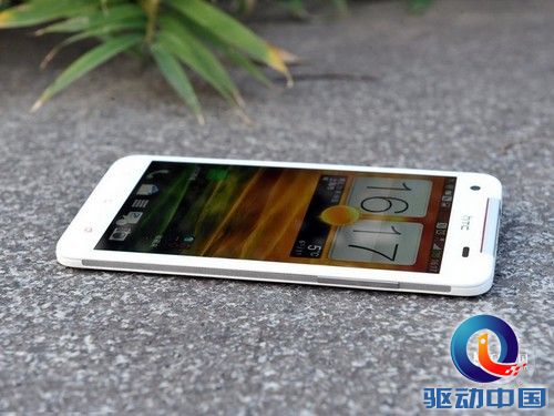 HTC Butterfly手机正面图片
