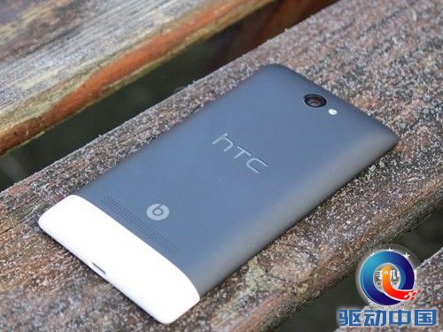 图为HTC 8S背面图片