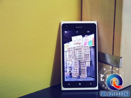 诺基亚Lumia 900正面图片