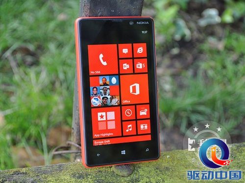 诺基亚Lumia 820正面图片
