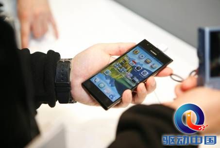 说明: C:\Users\Administrator\Desktop\3图\全球最快的智能手机Ascend P2在展会现场.JPG