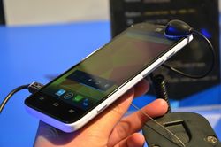 老大哥不容忽视 中兴展出英特尔处理器手机“Geek”