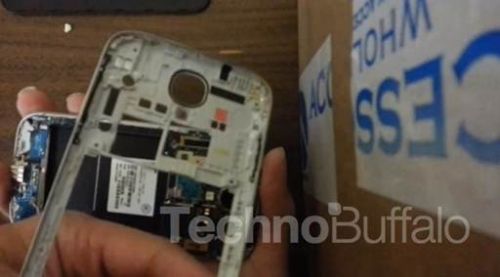 Samsung Galaxy S4 undressed on camera, found to be easily repairable