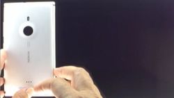 换壳完毕 诺基亚新旗舰Lumia 925正式发布