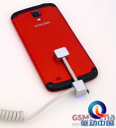 传Galaxy S4 Active实机照。