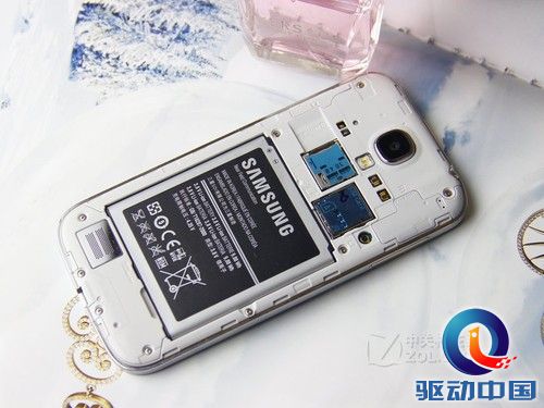 S4人气爆棚 机皇三星I9500五一抢先开卖