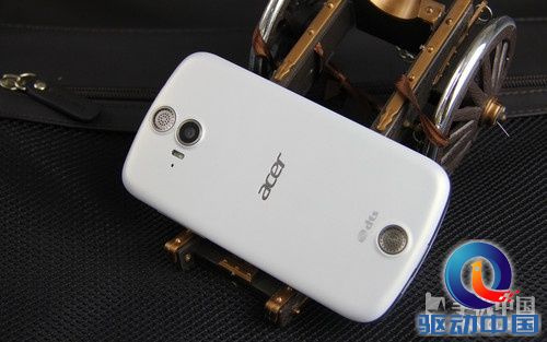 4.5英寸四核强机 Acer Liquid E2评测 