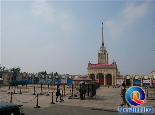 谁更有性价比 小米2S/康佳凡高大对比