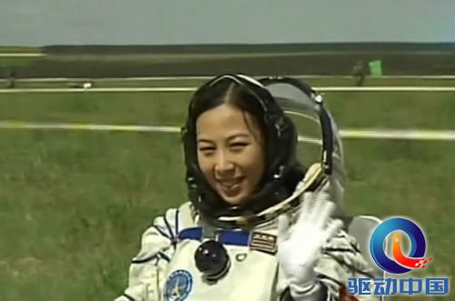 神舟十号返回地面 返回舱成功着陆【高清】
