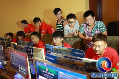 经过激烈的小组赛和淘汰赛，技高一筹的电子科大清水河校区Stu战队和电子科大成都学院Kidding战队阻击了重庆大学的强力挑战，顺利会师决赛。