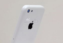 廉价iPhone海量图片曝光 网友笑称造型抄袭小米