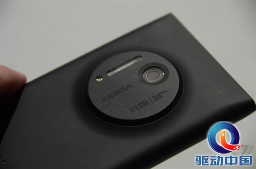 诺基亚新拍照机皇Lumia 1020真机多图赏
