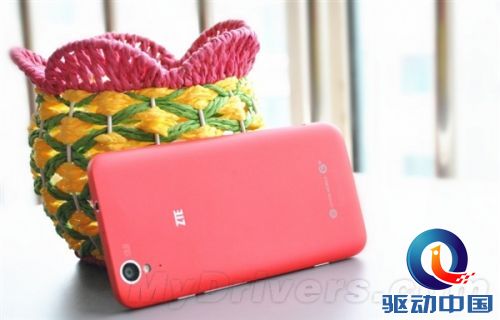 组图:全球首款Tegra 4手机真机曝光