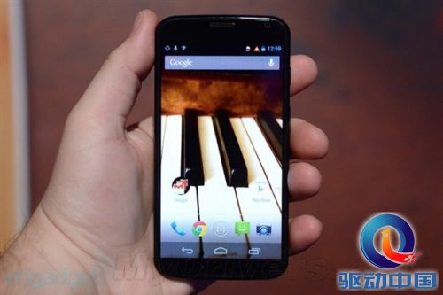 X Phone正式登场:白色超帅气