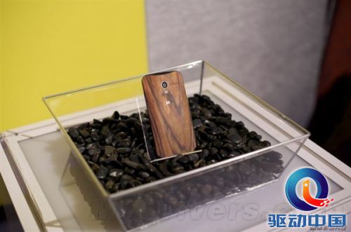 X Phone正式登场:白色超帅气