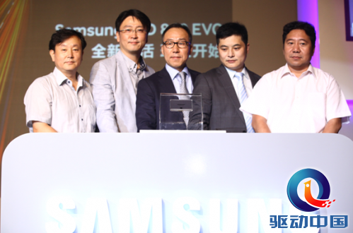 图2:金彦洙常务及代理商领导共同启动840 EVO亮相