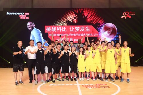 刘军、科比与乐粉合影