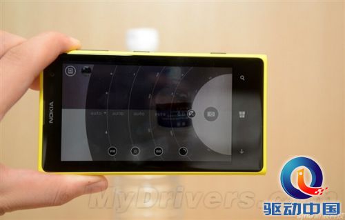 诺基亚够狠 组图：5999元骚黄Lumia 1020