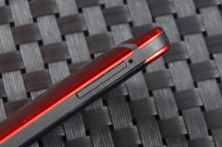 绯红保障回头率 HTC One魅夜红版图赏