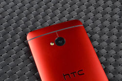 绯红保障回头率 HTC One魅夜红版图赏