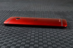 绯红保障回头率 HTC One魅夜红版图赏