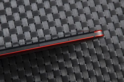 绯红保障回头率 HTC One魅夜红版图赏