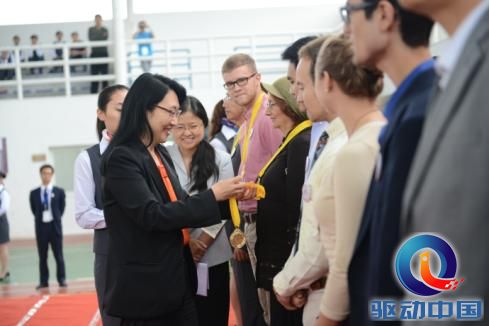HTC董事长王雪红出席贵州盛华职业学院开学典礼 