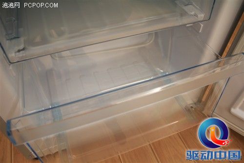 松下全新三门直冷冰箱NR-C25SPD1测评