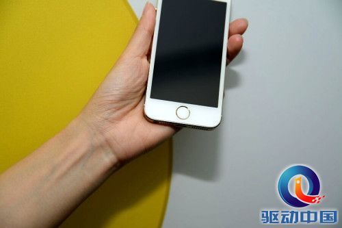 苹果中国首场发布会:看回放+玩真机