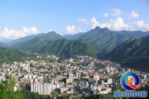 技嘉公益四川行给贫困山区孩子更多爱