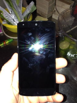 似曾相识:Nexus 5真机现身酒吧 大量谍照出现