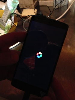 似曾相识:Nexus 5真机现身酒吧 大量谍照出现