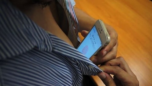 不止用指纹 iPhone 5s可通过乳头解锁第1张图
