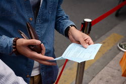 魅族MX3正式上市销售 粉丝提前一天排队购机
