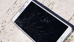 Galaxy Note 3跌落测试：脸越大，摔得越重？