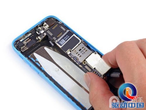 “不廉价”苹果iPhone5c拆机高清图赏