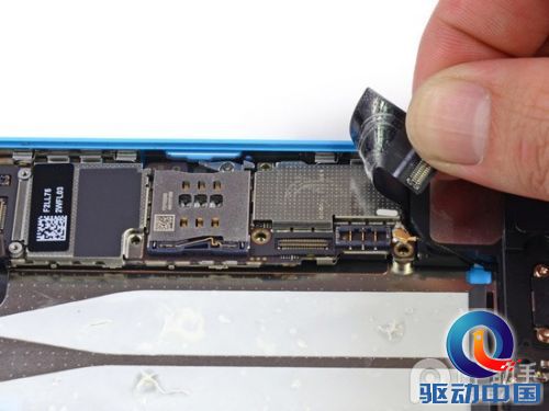 “不廉价”苹果iPhone5c拆机高清图赏
